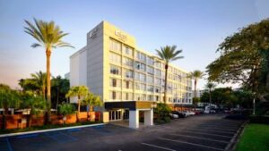 hotels near Mia Aesthetics Miami