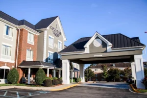 hotels near Canal Club RIchmond VA